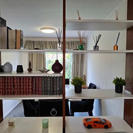 Nicely Decorated 3 Bedroom House Near Heathrow, London Staines-upon-Thames Eksteriør bilde