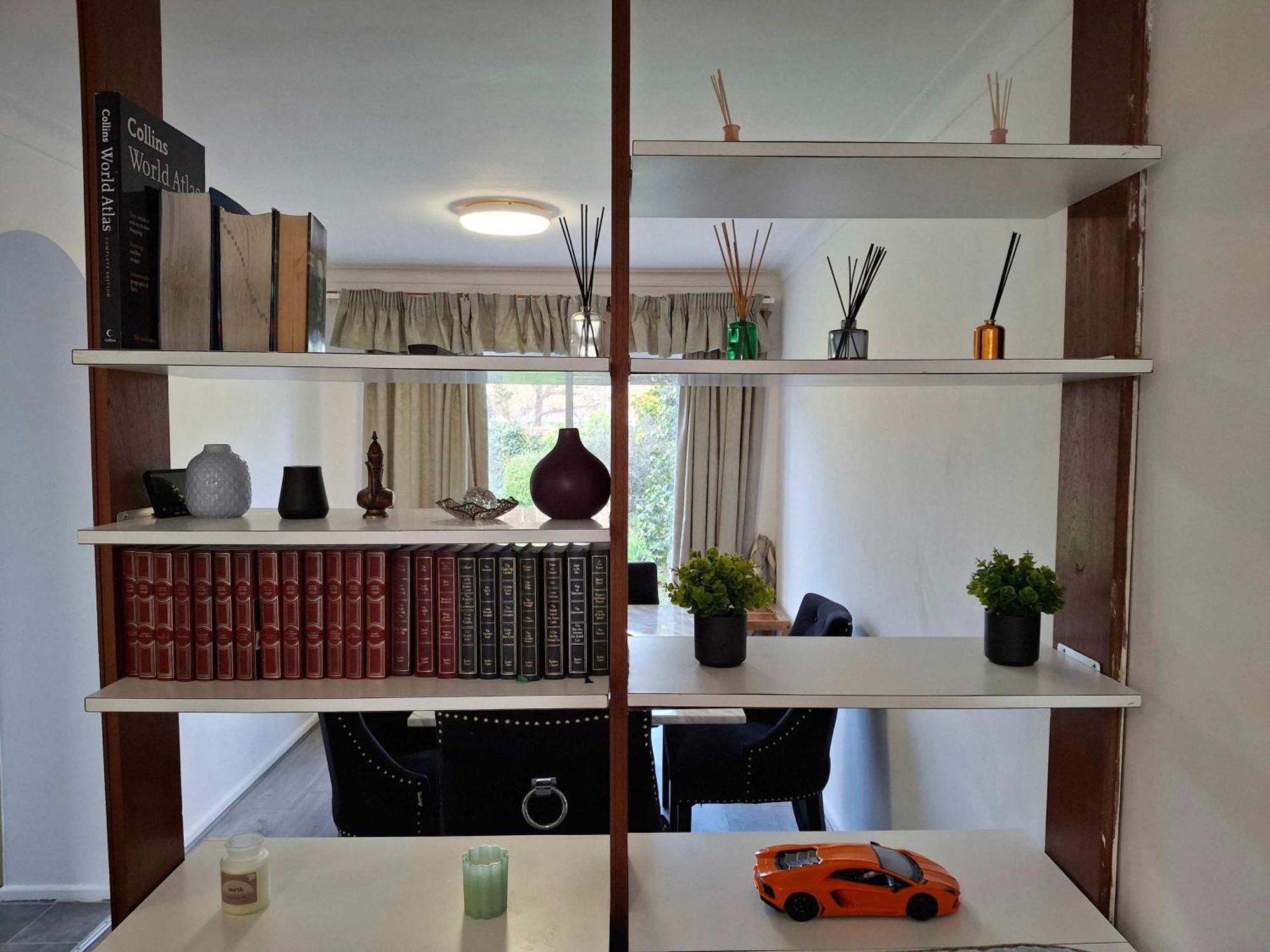 Nicely Decorated 3 Bedroom House Near Heathrow, London Staines-upon-Thames Eksteriør bilde