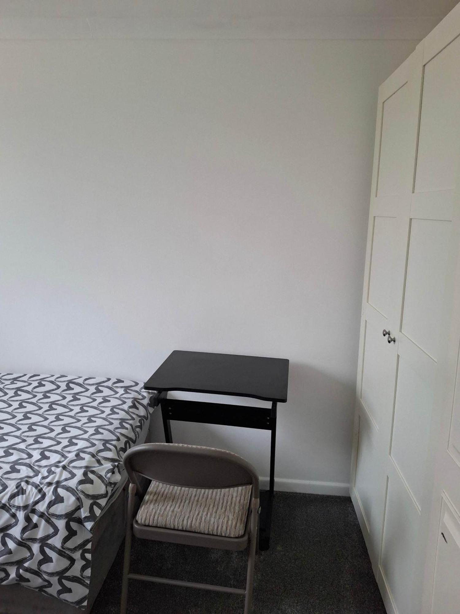 Nicely Decorated 3 Bedroom House Near Heathrow, London Staines-upon-Thames Eksteriør bilde