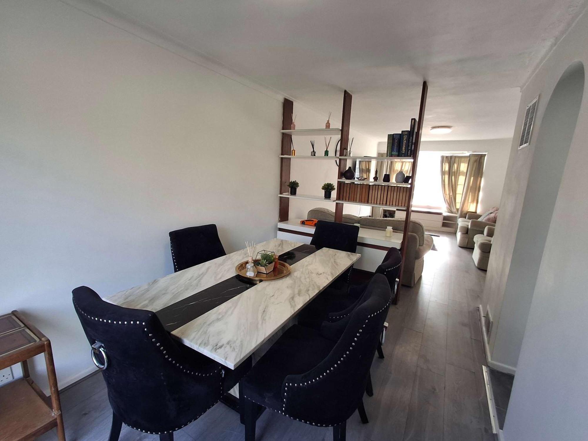 Nicely Decorated 3 Bedroom House Near Heathrow, London Staines-upon-Thames Eksteriør bilde