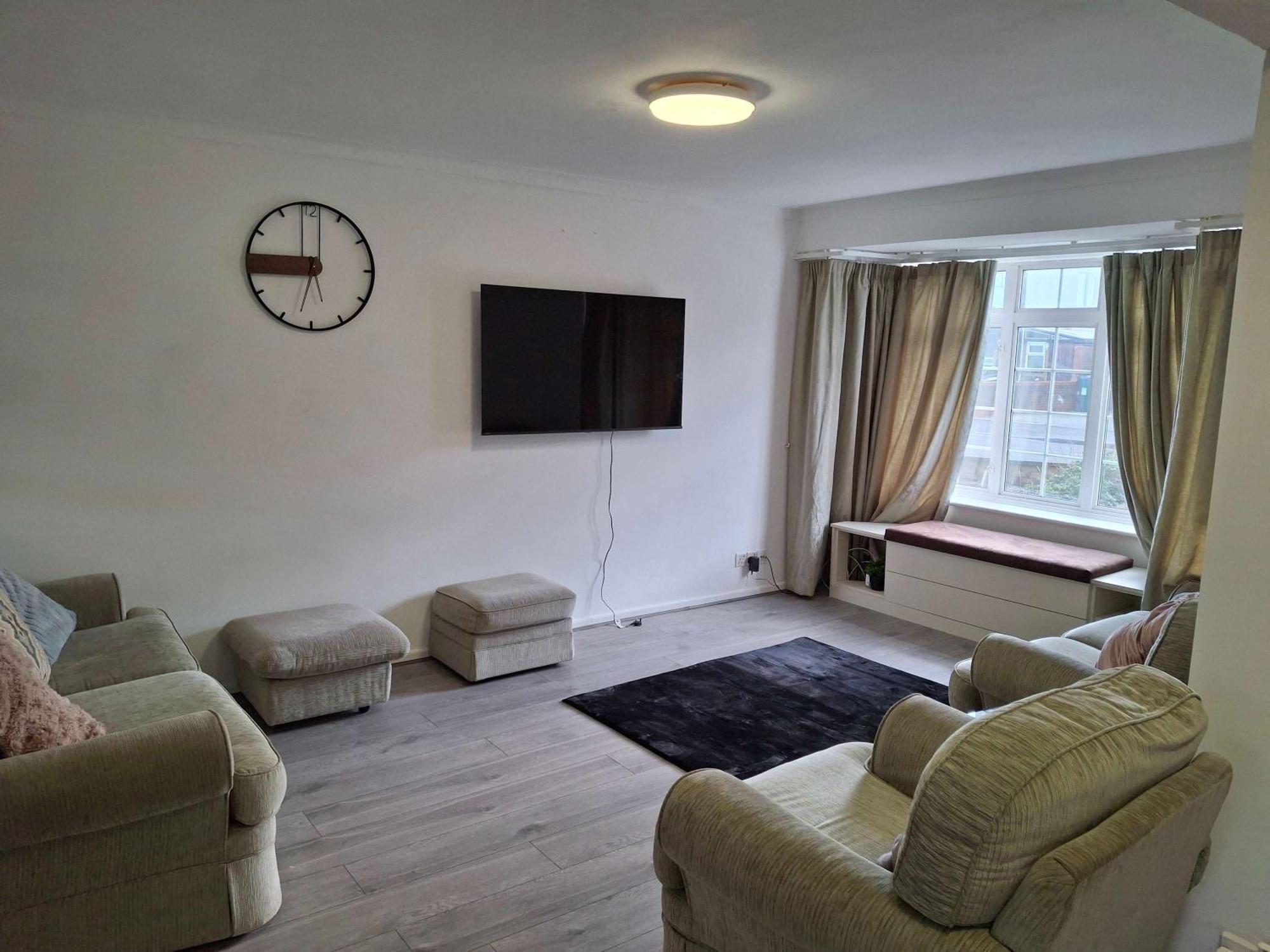 Nicely Decorated 3 Bedroom House Near Heathrow, London Staines-upon-Thames Eksteriør bilde
