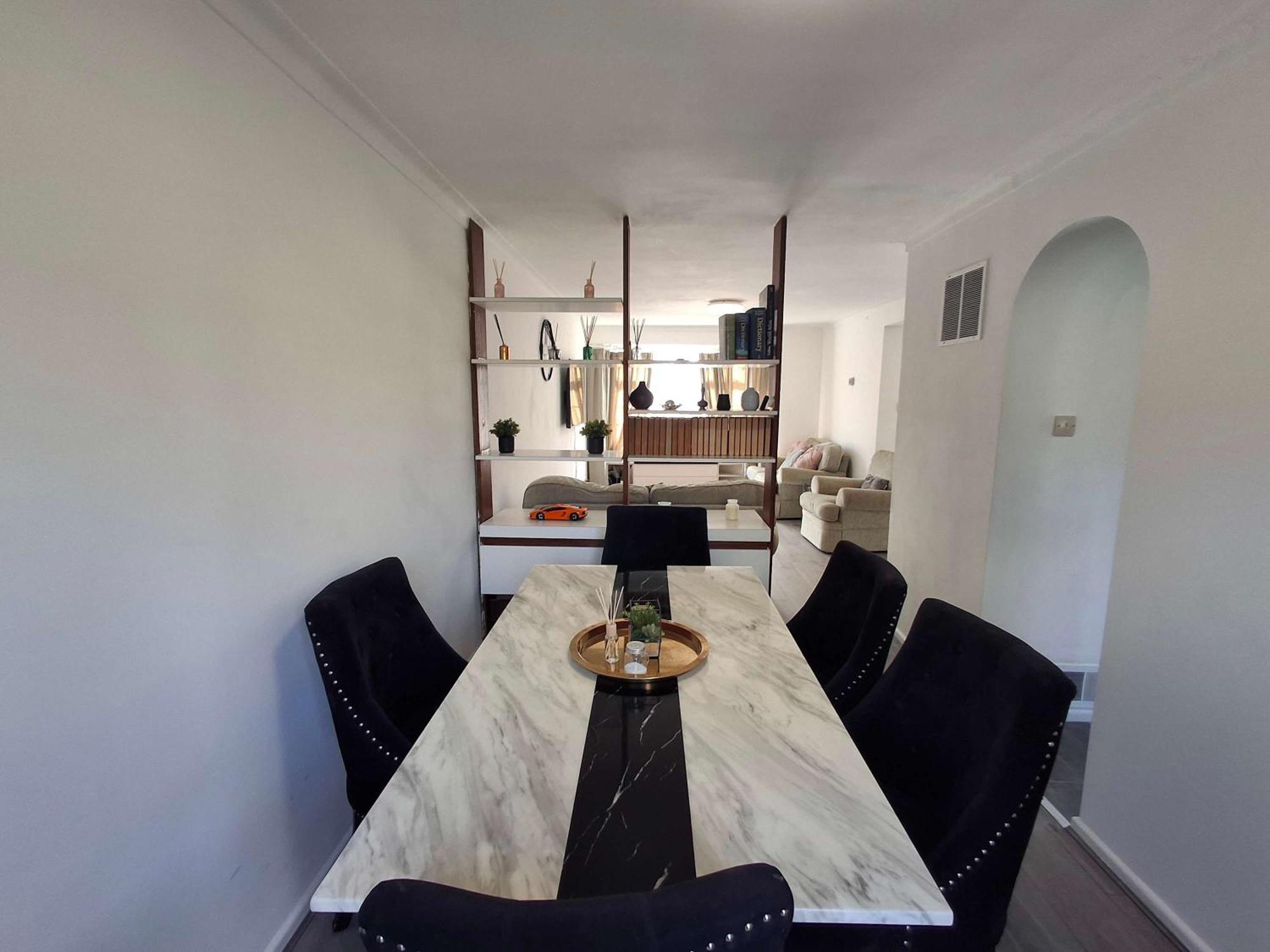 Nicely Decorated 3 Bedroom House Near Heathrow, London Staines-upon-Thames Eksteriør bilde