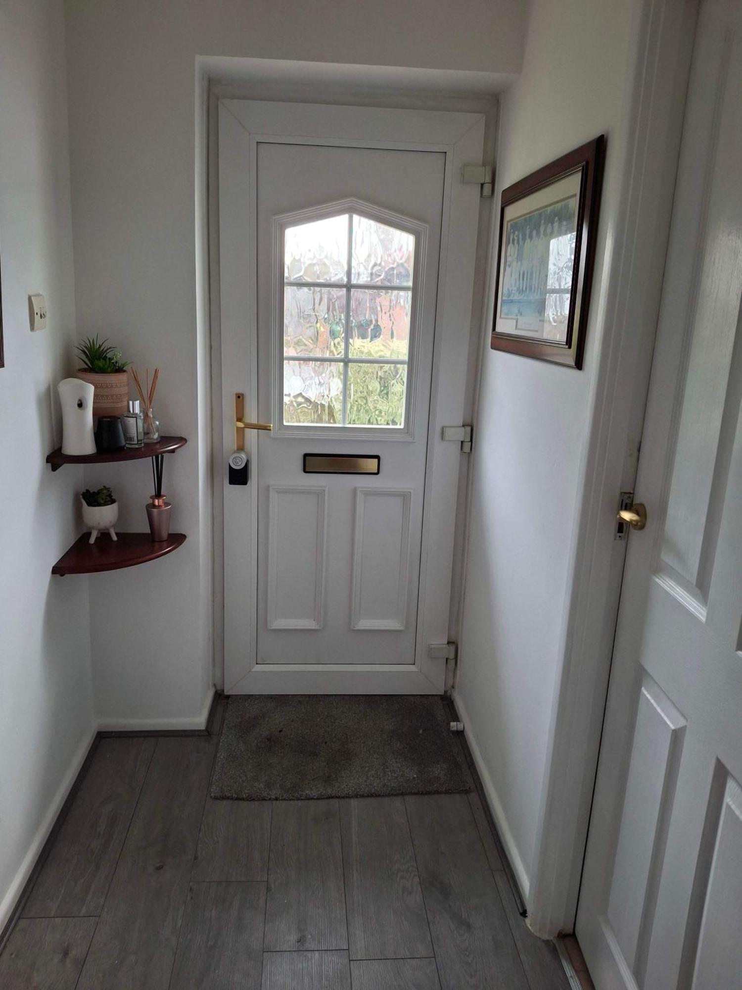Nicely Decorated 3 Bedroom House Near Heathrow, London Staines-upon-Thames Eksteriør bilde