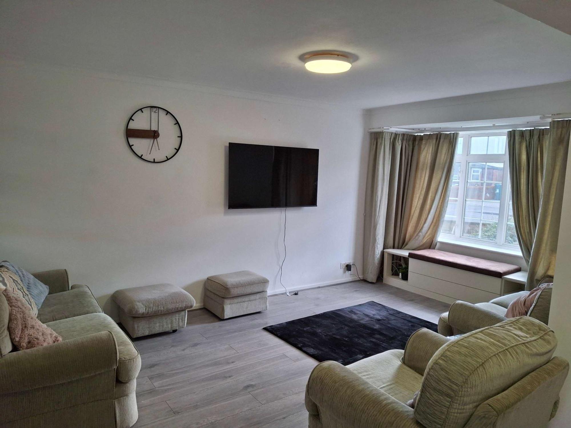 Nicely Decorated 3 Bedroom House Near Heathrow, London Staines-upon-Thames Eksteriør bilde